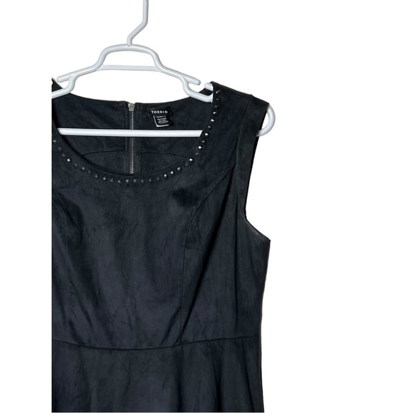 TORRID FAUX SUEDE SLEEVELESS STUDDED PEPLUM TOP BLACK IN COLOR SIZE 1 (1X) - Picture 3 of 10